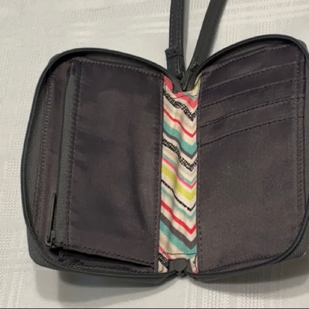 thirty-one Chevron Pattern Wristlet ID/Card Holder - Picture 4 of 5